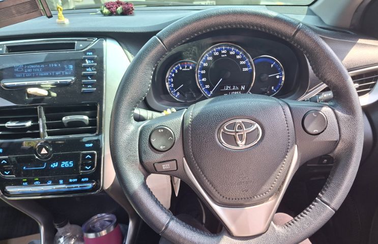 Toyota Yaris 2018 1.2 G Sedan เบนซิน ไม่ติดแก๊ส เกียร์อัตโนมัติ ขาว รูปที่ 4