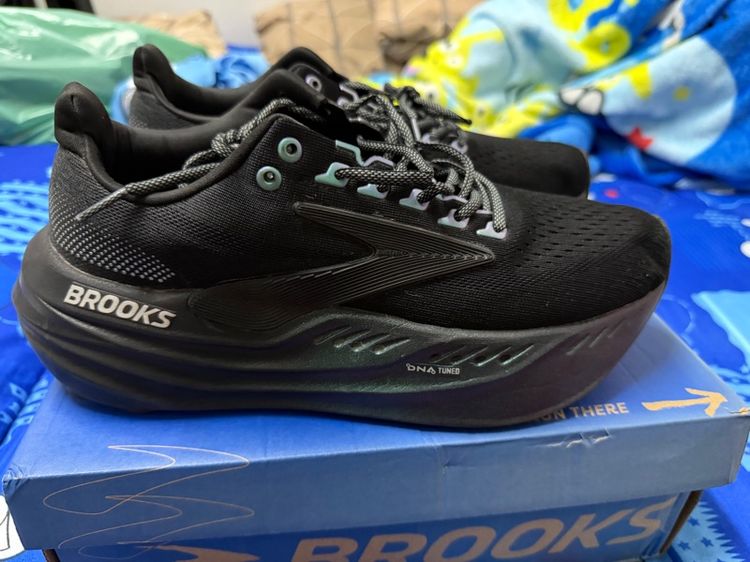 รองเท้า Brooks