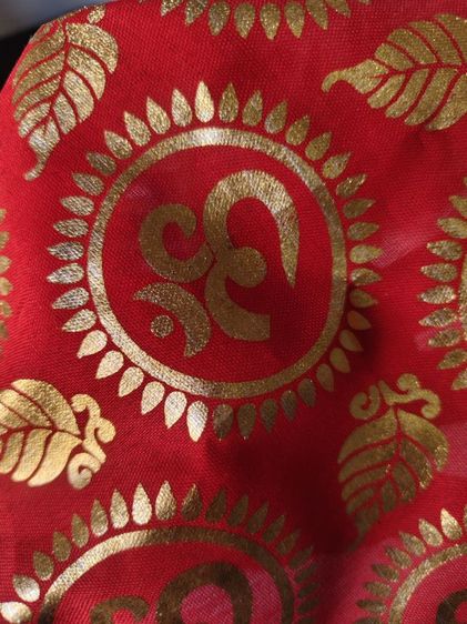 ผ้ารององค์เทพ ผ้ารองพานลายโอม ผ้าโอม ผ้าลายโอม ผ้าอาสนะ ผ้ารองพานลายโอม ขนาด 9x9 รูปที่ 3