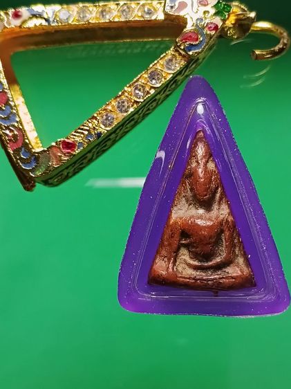 พระนางพญา กรุเก่า วัดนางพญา จ.พิษณุโลก เนื้อเเดงสีมะขามเปียกจัดเก่า สภาพสวยเก่าถึงยุค ดูง่าย น่าใช้มากครับ  รูปที่ 4