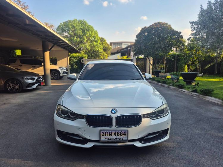 BMW Series 3 2013 320d Sedan ดีเซล ไม่ติดแก๊ส เกียร์อัตโนมัติ ขาว รูปที่ 2