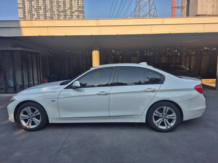 รถ BMW Series 3 320d สี ขาว