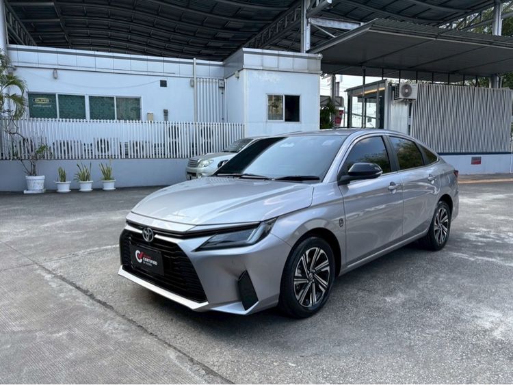 Toyota Yaris ATIV 2022 1.2 Premium Luxury Sedan เบนซิน ไม่ติดแก๊ส เกียร์อัตโนมัติ เทา รูปที่ 2