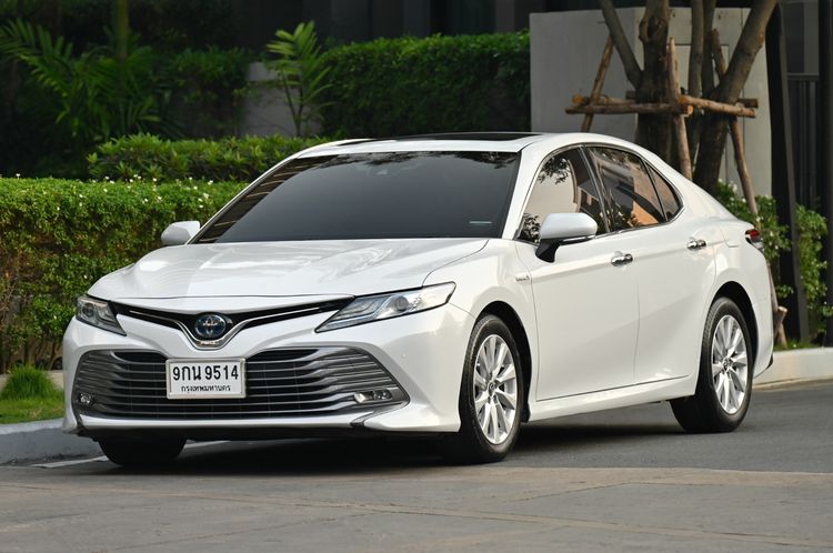 รถ Toyota Camry 2.5 Hybrid Premium สี ขาว