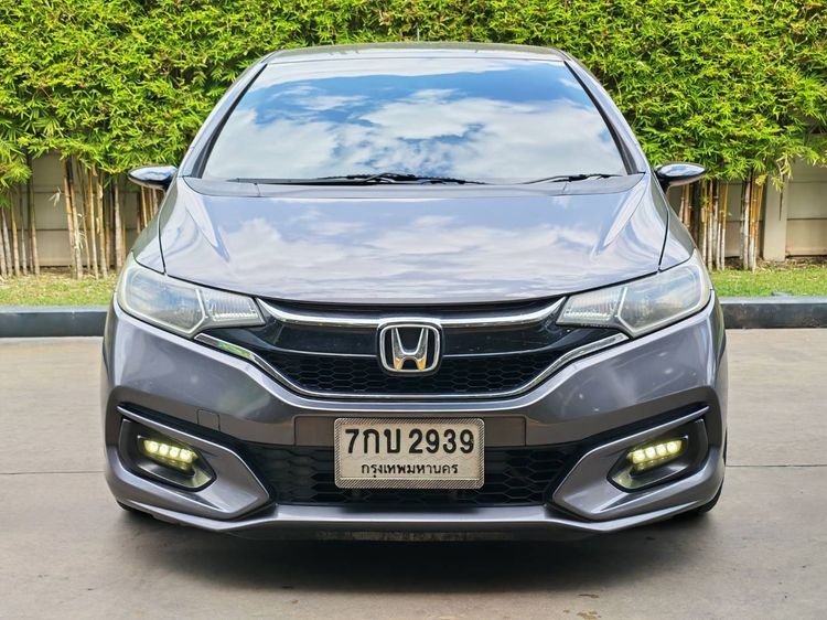 รถ Honda Jazz 1.5 V สี เทา