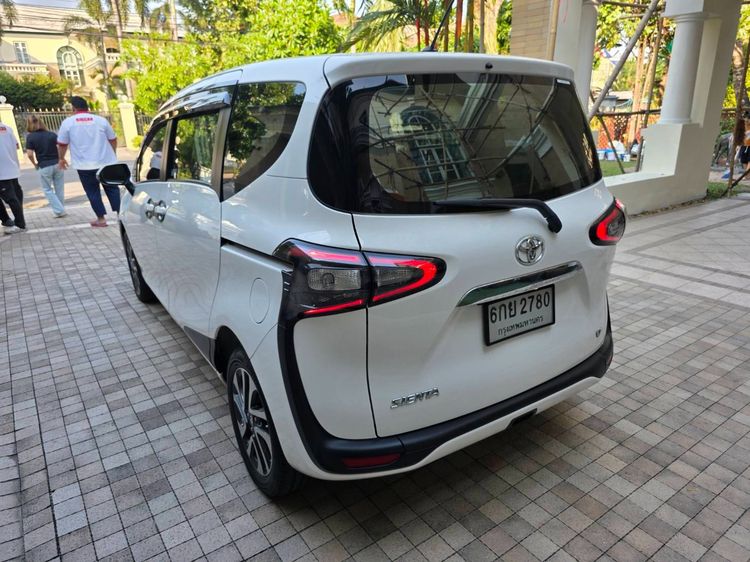 Toyota Sienta 2017 1.5 V Utility-car เบนซิน ไม่ติดแก๊ส เกียร์อัตโนมัติ ขาว รูปที่ 4