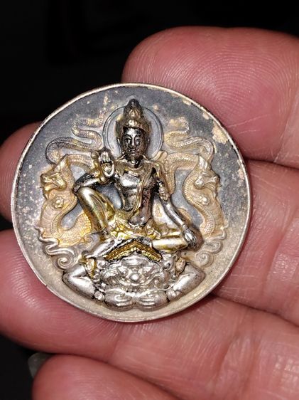 เหรียญจตุคามประทับบนพระราหู ด้านหลังปิดตาพังพระกาฬ และ 12 นักษัตร ด้านหลังตอก 2 โค็ด เนื้อเงิน สวย แท้ เก่า หายาก ไม่รู้ที่ องค์พ่อจตุคามราม