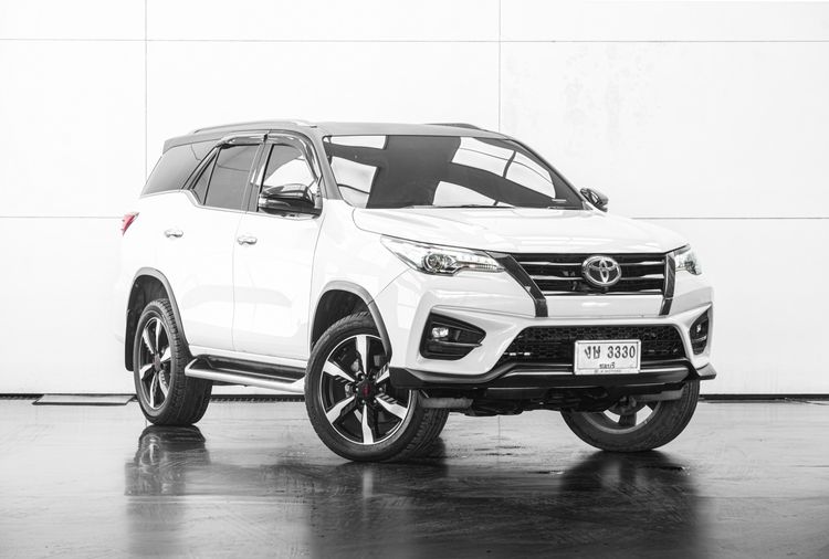 Toyota Fortuner 2020 2.8 V TRD Sportivo 4WD Utility-car ดีเซล ไม่ติดแก๊ส เกียร์อัตโนมัติ ขาว