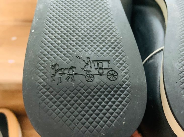 รองเท้า COACH แท้ 💯 เบอร์ EU 40 cm 26 คนเท้า 25.5-26.5 cm ใส่ได้ครับ หนังแท้ สภาพดีมาก พื้นเต็ม ทรงสวย หายากน่าสะลมครับ รูปที่ 9