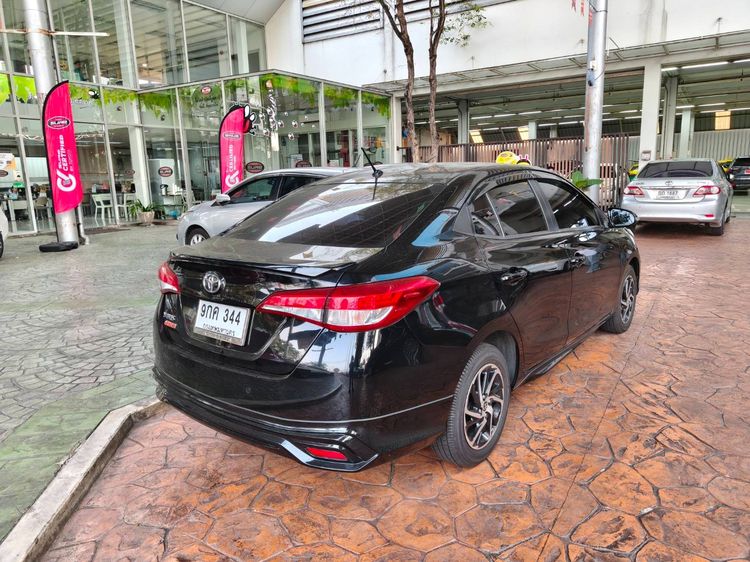 Toyota Yaris ATIV 2021 1.2 Sport Sedan เบนซิน ไม่ติดแก๊ส เกียร์อัตโนมัติ ดำ รูปที่ 3