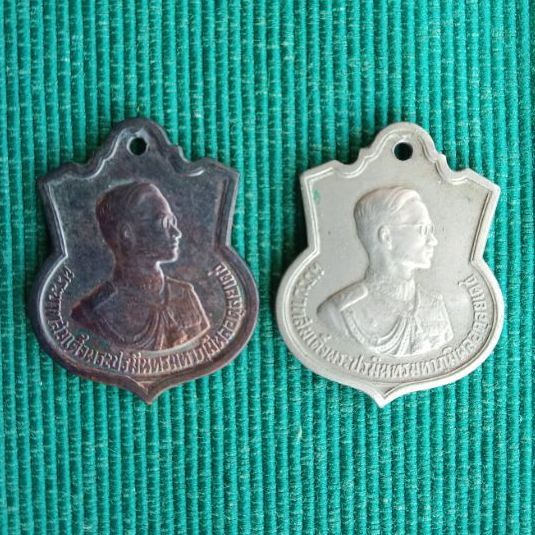 เหรียญไทย 2เหรียญ300บาทเสมา 3 รอบ ร.9 เนื้ออัลปาก้า 