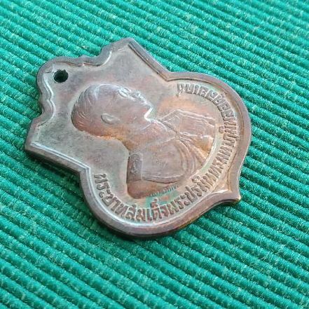 2เหรียญ300บาทเสมา 3 รอบ ร.9 เนื้ออัลปาก้า  รูปที่ 3