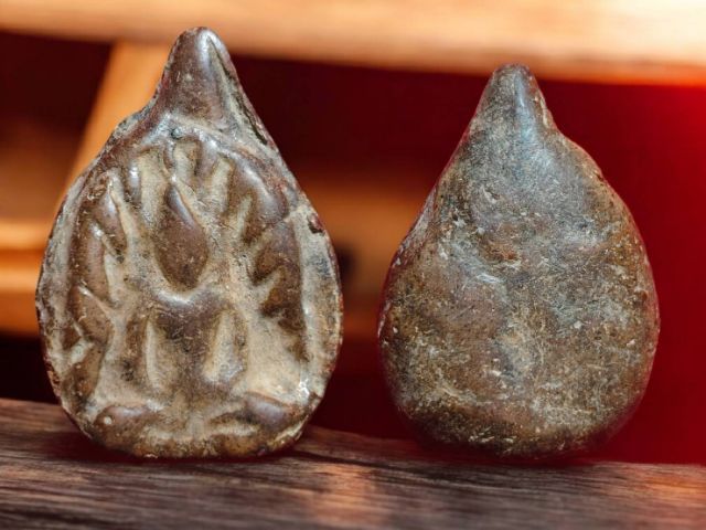 พระกำแพงซุ้มกอพิมพ์พัดโบกกรุวัดพิกุล