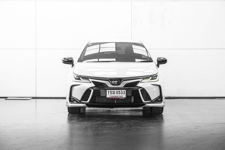 รถ Toyota Altis 1.8 GR Sport CVT สี ขาว