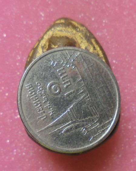 พระปิดตาเนื้อผงคลุกรัก ไม่ทราบที่ รูปที่ 3