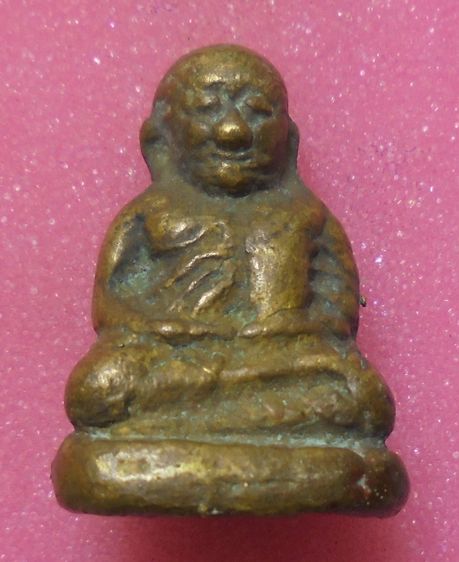 รูปหล่อหลวงพ่อเงิน วัดบางคลาน