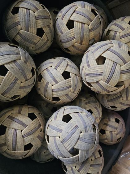 ตะกร้อ มือสอง 35ลูก แถม2 รูปที่ 2