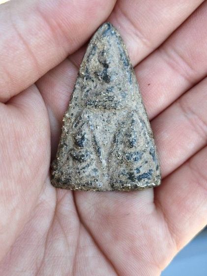 พระสามนางเนื้อชิน