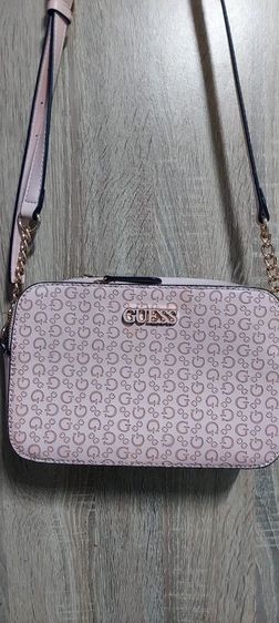 กระเป๋ายี่ห้อ Guess สภาพใหม่เอี่ยม ใข้ไป3ครั้ง ด้านในและด้านสภาพดีมาก สีสวย ซิป ขอบทุกด้านใหม่มาก   รูปที่ 10