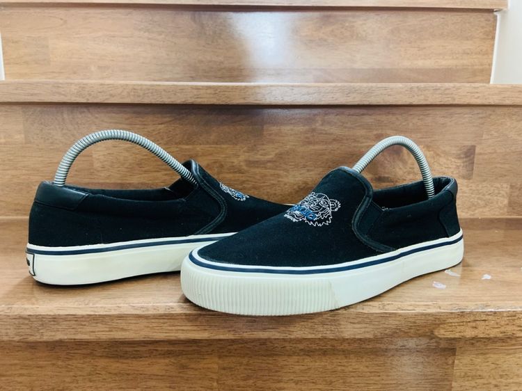 รองเท้า KENZO แท้ 💯 เบอร์ 40 cm 26 คนเท้า 25-26 cm ใส่ได้ครับ สภาพดีมาก พื้นเต็ม หนังนิ่มมาก ทรงสวย หายากน่าสะลมครับ รูปที่ 2