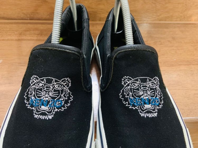 รองเท้า KENZO แท้ 💯 เบอร์ 40 cm 26 คนเท้า 25-26 cm ใส่ได้ครับ สภาพดีมาก พื้นเต็ม หนังนิ่มมาก ทรงสวย หายากน่าสะลมครับ รูปที่ 4