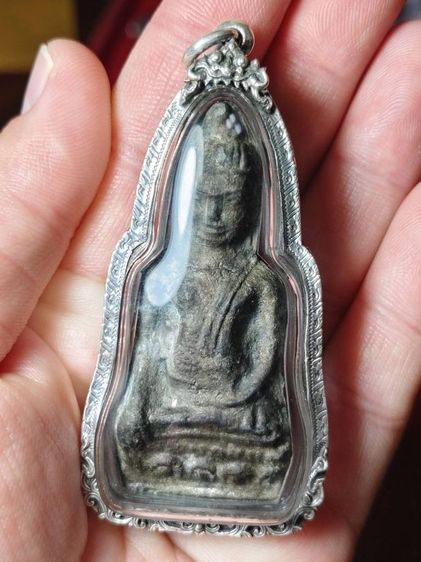 พระหูยานกรุลพบุรีเนื้อชินพร้อมเลี่ยมกรอบเงินแท้