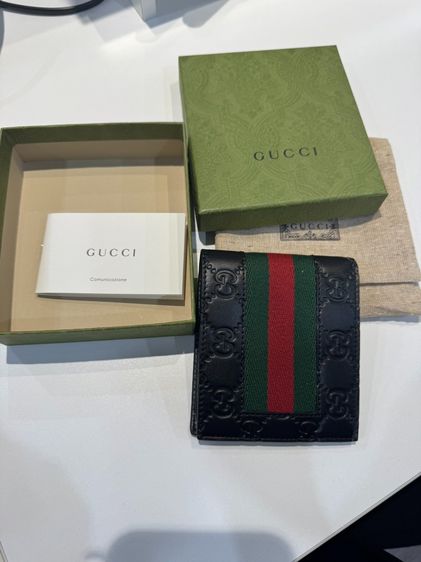 Gucci กระเป๋าสตางค์ผู้ชาย รุ่น Signature Web (แท้ 💯) สภาพใหม่ ยังไม่เคยใช้งาน หนังแท้ลาย GG embossed + แถบเขียว-แดงคลาสสิก รูปที่ 2