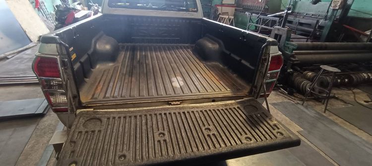 Isuzu D-MAX 2013 2.5 Hi-Lander Pickup ดีเซล เกียร์ธรรมดา บรอนซ์เงิน รูปที่ 2