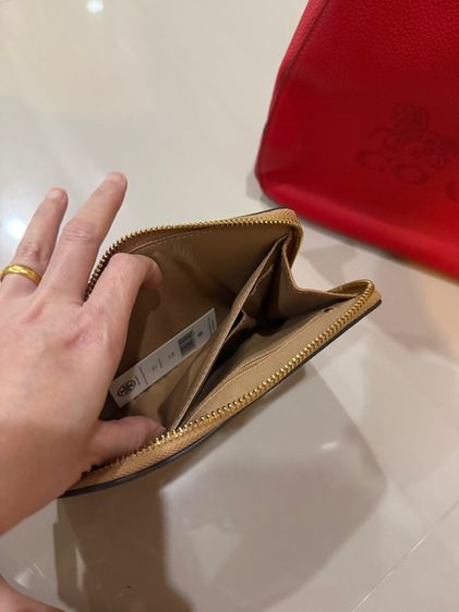 กระเป๋าคล้องมือ Tory แท้ รูปที่ 4