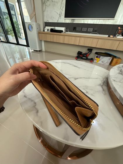 กระเป๋าคล้องมือ Tory แท้ รูปที่ 6