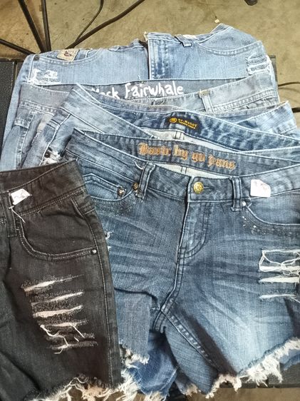 ยืนส์ขาสั้น