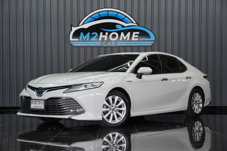 Toyota Camry 2019 2.5 HEV Premium Sedan ไฮบริด เกียร์อัตโนมัติ ขาว