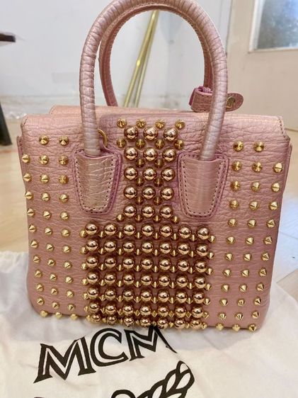หญิง ชมพู หนังแท้ MCM​ กระเป๋า​สะพาย​ ของแท้​ สวยมาก​ ส่งฟรี