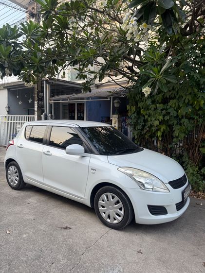 รถ Suzuki Swift 1.2 GL สี ขาว