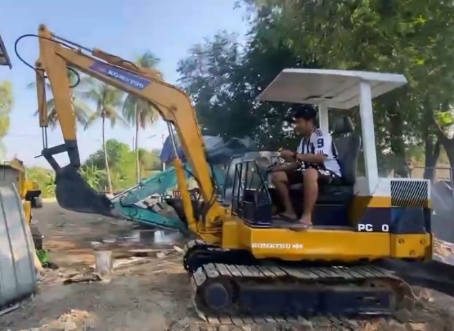 ​🏗️ มาก่อนได้ก่อน KOMATSU 3 ตัน PC30-6 เครื่องดีเชลล์ 4 สูบ - แรงสะใจ พร้อมลุยทุกงาน รูปที่ 4