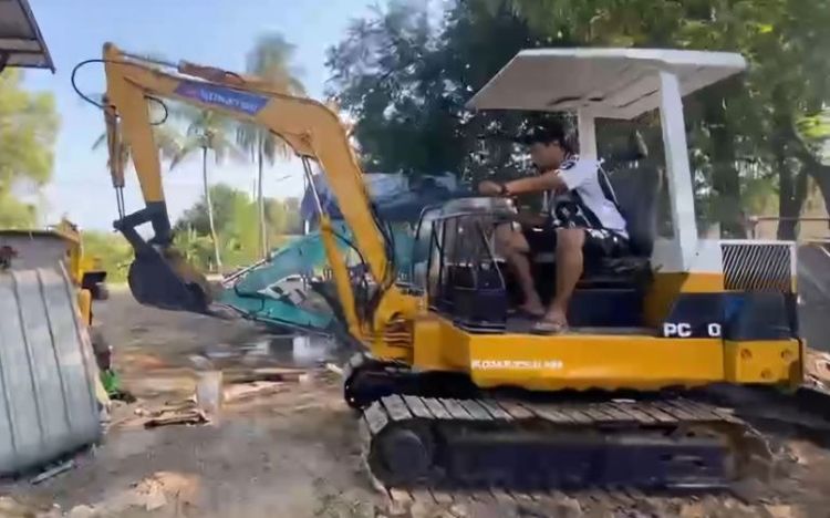 ​🏗️ มาก่อนได้ก่อน KOMATSU 3 ตัน PC30-6 เครื่องดีเชลล์ 4 สูบ - แรงสะใจ พร้อมลุยทุกงาน รูปที่ 3