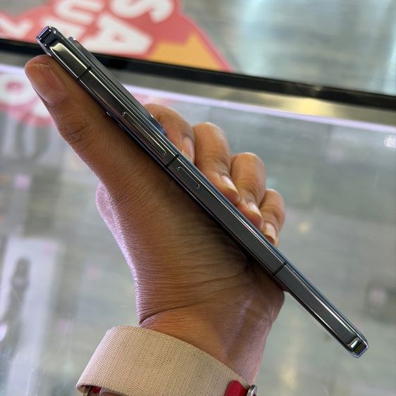 IQOO 13 สีดำ(Alpha) เครื่องศูนย์ สภาพสวยมาก จอ6.82นิ้ว แรม16รอม512 Snap8 Elite กล้อง50ล้าน(3ตัว) 🔥🔥 รูปที่ 5