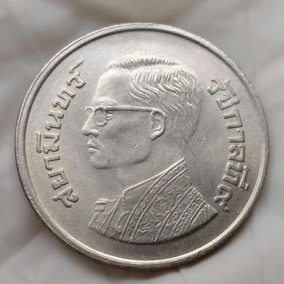 เหรียญ 5 บาท “สยามินทร์” รัชกาลที่9 พระชนมายุ 50 พรรษา ปี 2520 ไม่ผ่านใช้ สวย รูปที่ 3