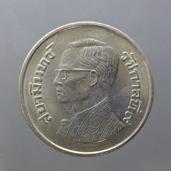 เหรียญไทย เหรียญ 5 บาท “สยามินทร์” รัชกาลที่9 พระชนมายุ 50 พรรษา ปี 2520 ไม่ผ่านใช้