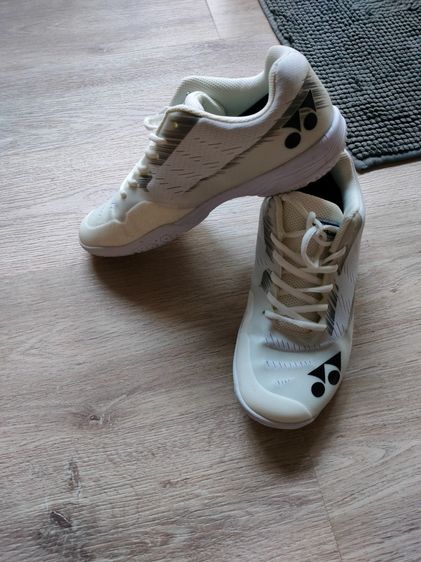 รองเท้าแบดมินตัน yonex