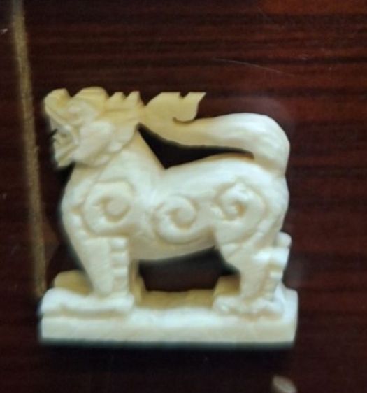 สิงห์หน้าโบสถ์หลวงพ่อเดิม