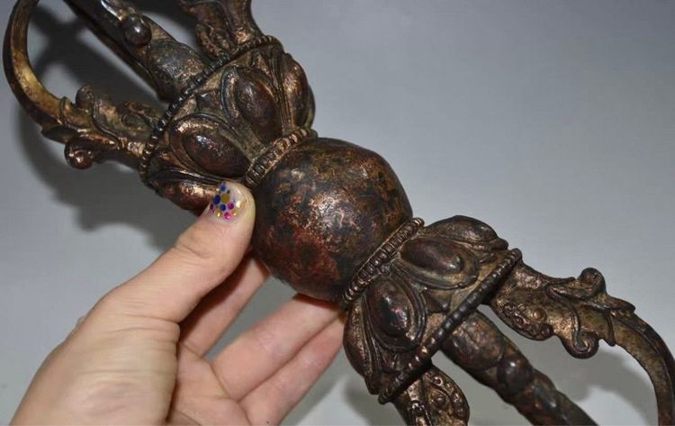 ✨วัชระ (Vajra) หรืออาจเรียกว่าฟุรปา (Phurba) 