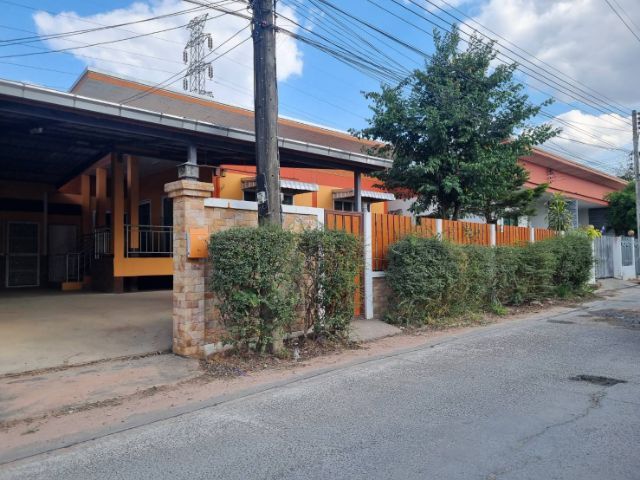 ขายบ้าน ในรั้วเดียวกันมี 2 หลัง พื้นที่ดิน 100 ตรว. โฉนดครุฑแดง 