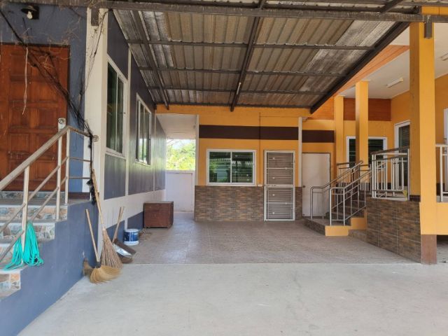 ขายบ้าน ในรั้วเดียวกันมี 2 หลัง พื้นที่ดิน 100 ตรว. โฉนดครุฑแดง รูปที่ 3