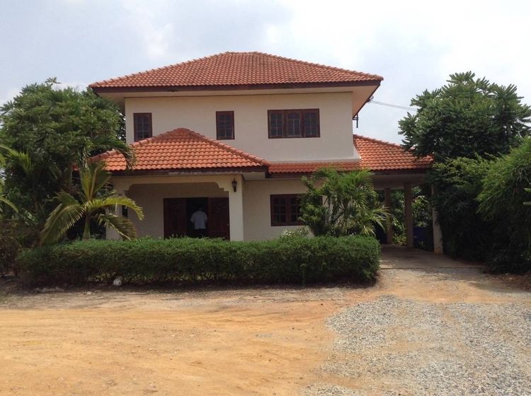 อื่นๆ มีบางส่วน สร้างเสร็จก่อน 2010 บ้านให้เช่า บ้านเดี่ยว 2 ชั้น หลังห้างตะวันออกคอมเพล็ก