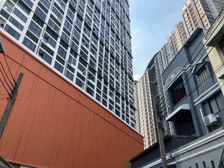 อื่นๆ ไม่มี สร้างเสร็จก่อน 2010 ขายด่วน ทาวน์เฮาส์ 3 ชั้น มีดาดฟ้า เหมาะทำโฮมออฟฟิต ย่านพระรามเก้า รูปที่ 3