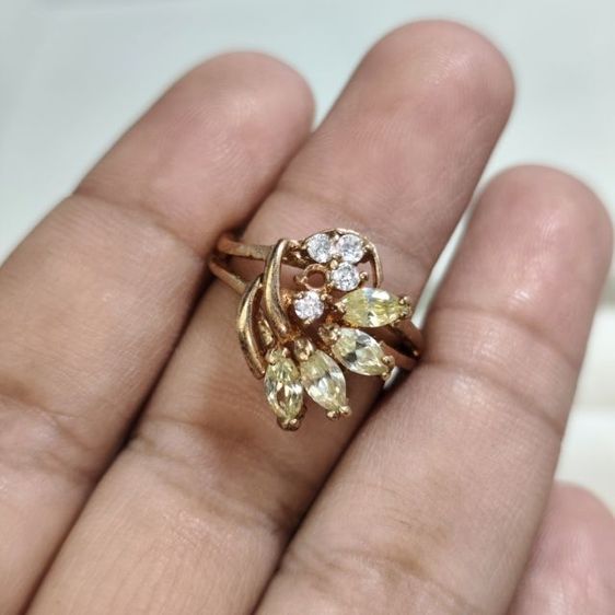 🔖แหวนสีทองเค พลอยเล่นแสงสวย ของจริงสวยมาก  รูปที่ 2