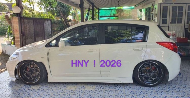 รถ Nissan Tiida 1.6 G สี ขาว