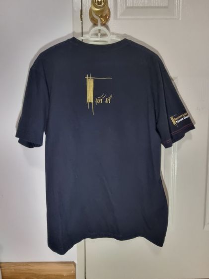 เสื้อยืดลายสุริยะภูมิจักรวาล ของอาจารย์ถวัลย์ ดัชนี ไซส์M  รูปที่ 2