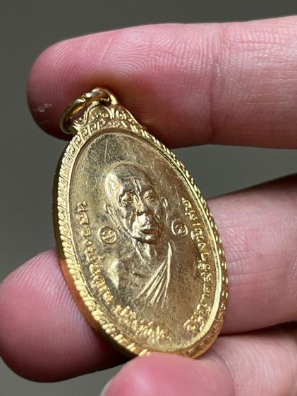 เหรียญ หลวงพ่อคูณ ปี19 มีจาร์มือ รูปที่ 2